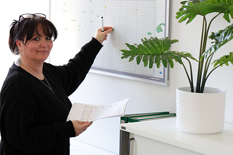 Frau Müller – Lagerplanung und Personal bei Floristik24