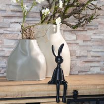 Artikel Kleiner Osterhase Kantenhocker Metall Schwarz 9×9×21cm