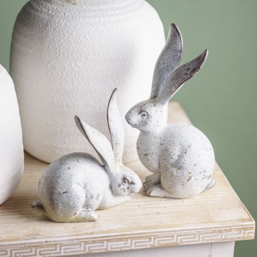 Artikel Deko-Hase, Gartenfigur in Beton-Optik, Shabby Chic, Osterdeko mit Silberakzenten H21/14cm 2er-Set